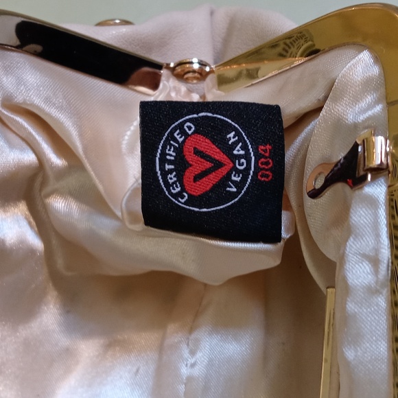 Women's VEGAN certified cream gold studded leather handheld 8×4½" clutch - Picture 4 of 12